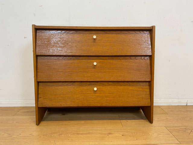 Minimalistische Mid-Century Schuhkommode aus vollem Holz in Eichen Furnier mit weißen Originalgriffen