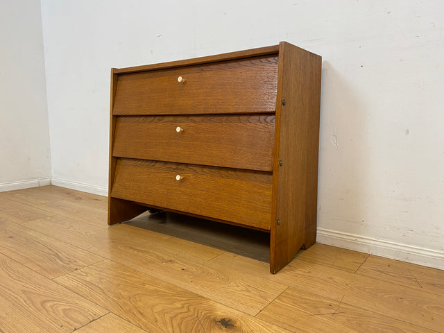 Minimalistische Mid-Century Schuhkommode aus vollem Holz in Eichen Furnier mit weißen Originalgriffen