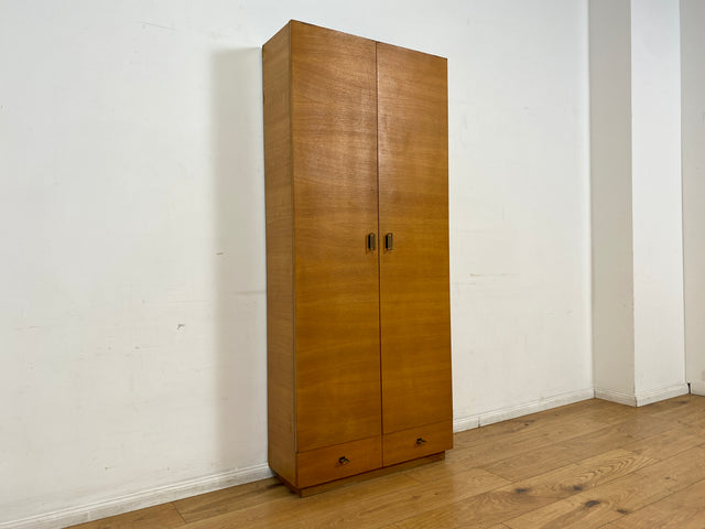 WMK I Sehr schöner und praktischer Mid-Century Schuhschrank mit Schubladen und Messinggriffen