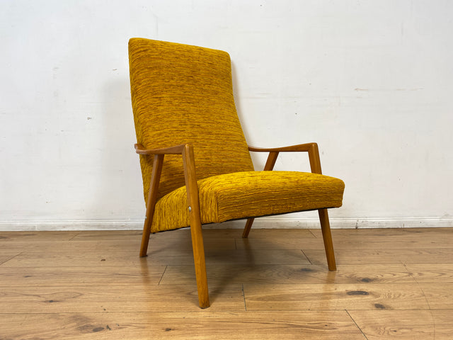 Besonders schöner und gemütlicher Mid-Century Sessel mit tollem senfgelben Stoffbezug