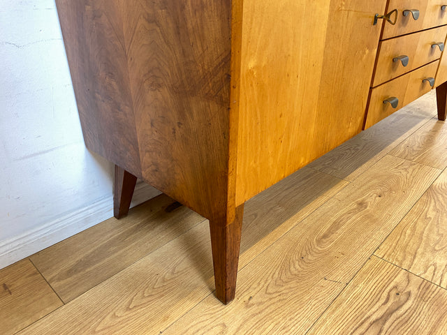 Stilvolles & hochwertiges Mid-Century Sideboard aus vollem Holz mit Schubladen & Messinggriffen I Kommode Lowboard Schrank Anrichte TV-Lowboard Fernsehbank Vintage 50er 60er I