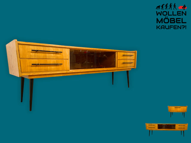 Formschönes 220cm langes Mid-Century Sideboard in Eiche mit Vitrine, Schubladen und stilvollen Messinggriffen I TV Lowboard Fernsehbank Bank Board Kommode Vintage 60er 70er I