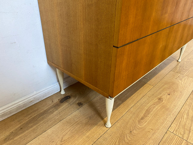 Stilvolles helles Mid-Century Sideboard aus 1966 in Esche mit verschließbarem Gitter für Bettdecken I Wäschekommode Kommode Wäschetruhe TV Lowboard Board 60er Vintage I