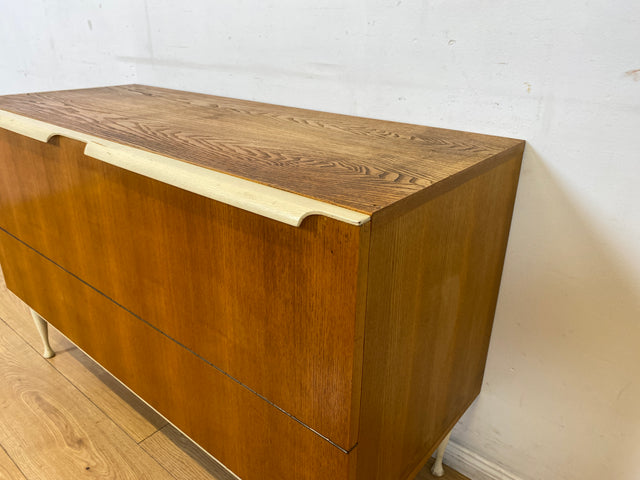 Stilvolles helles Mid-Century Sideboard aus 1966 in Esche mit verschließbarem Gitter für Bettdecken I Wäschekommode Kommode Wäschetruhe TV Lowboard Board 60er Vintage I