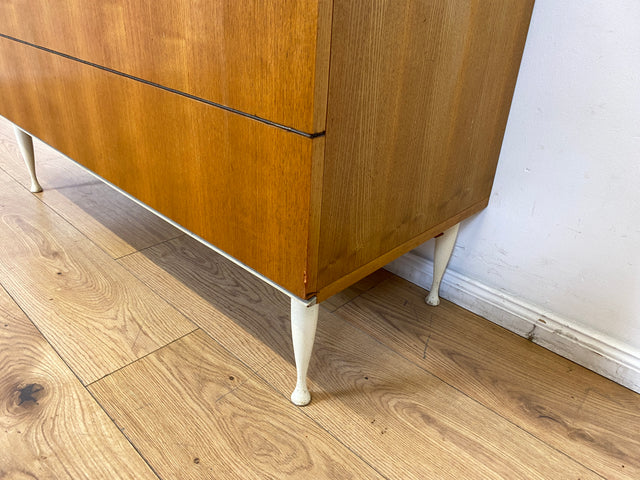 Stilvolles helles Mid-Century Sideboard aus 1966 in Esche mit verschließbarem Gitter für Bettdecken I Wäschekommode Kommode Wäschetruhe TV Lowboard Board 60er Vintage I