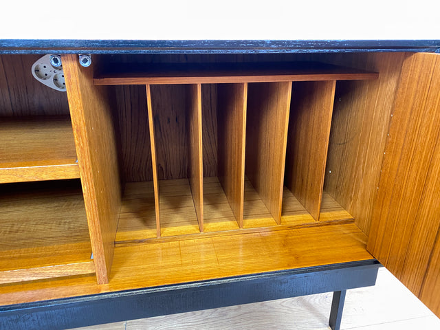 WMK I Rares Mid-Century Sideboard in Teakholz mit Vinyl Regal & Ausziehfächern für Plattenspieler