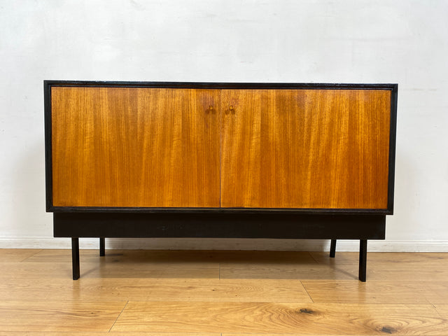 WMK I Rares Mid-Century Sideboard in Teakholz mit Vinyl Regal & Ausziehfächern für Plattenspieler