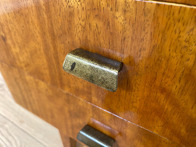 Formschönes und gut erhaltenes Mid-Century Sideboard mit großem Fach und Schubladen