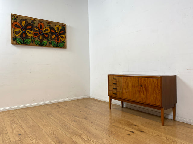 WMK I Stilvolles und sehr gut erhaltenes Mid-Century Sideboard mit Schubladen und Originalgriffen