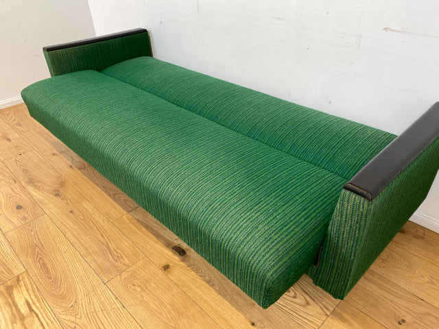 WMK I Retro pur! Kultiges und gemütliches Mid-Century Sofa mit Schlaffunktion in grünem Originalbezug