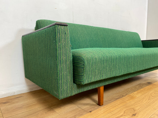 WMK I Retro pur! Kultiges und gemütliches Mid-Century Sofa mit Schlaffunktion in grünem Originalbezug