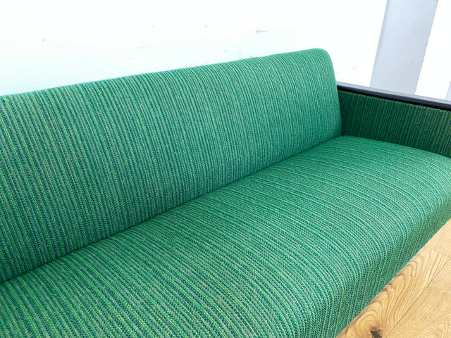 WMK I Retro pur! Kultiges und gemütliches Mid-Century Sofa mit Schlaffunktion in grünem Originalbezug