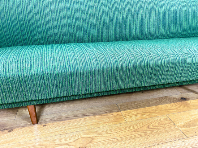 WMK I Retro pur! Kultiges und gemütliches Mid-Century Sofa mit Schlaffunktion in grünem Originalbezug