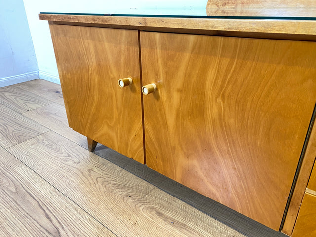 WMK I Stilvolle Mid-Century Spiegelkommode mit Klappbarem Spiegel & Schubladen