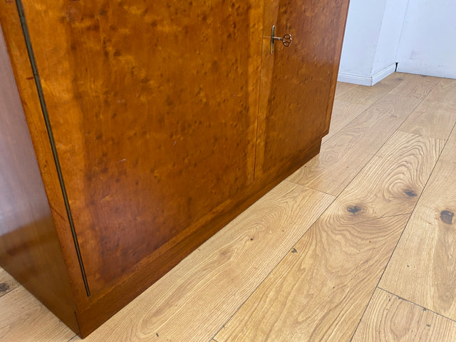 WMK I Stilvolle hohe Mid-Century Vitrine mit verstellbaren Regalböden I Schrank Bücherschrank Büchervitrine Glasvitrine Bücherregal Kommode Sideboard Regalwand Vintage 60er I Berlin Stuttgart Leipzig