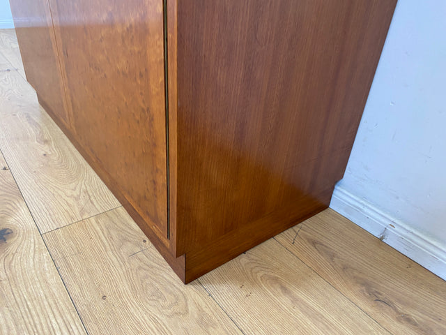 WMK I Stilvolle hohe Mid-Century Vitrine mit verstellbaren Regalböden I Schrank Bücherschrank Büchervitrine Glasvitrine Bücherregal Kommode Sideboard Regalwand Vintage 60er I Berlin Stuttgart Leipzig