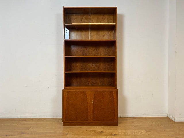 WMK I Stilvolle hohe Mid-Century Vitrine mit verstellbaren Regalböden I Schrank Bücherschrank Büchervitrine Glasvitrine Bücherregal Kommode Sideboard Regalwand Vintage 60er I Berlin Stuttgart Leipzig