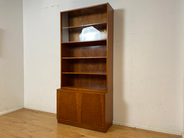 WMK I Stilvolle hohe Mid-Century Vitrine mit verstellbaren Regalböden I Schrank Bücherschrank Büchervitrine Glasvitrine Bücherregal Kommode Sideboard Regalwand Vintage 60er I Berlin Stuttgart Leipzig