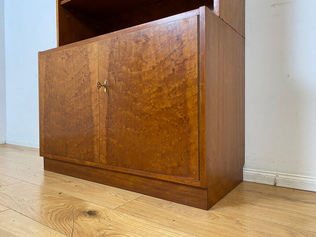 WMK I Stilvolle hohe Mid-Century Vitrine mit verstellbaren Regalböden I Schrank Bücherschrank Büchervitrine Glasvitrine Bücherregal Kommode Sideboard Regalwand Vintage 60er I Berlin Stuttgart Leipzig