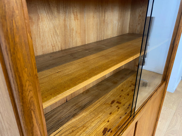 Stilvolle Mid-Century Vitrine aus vollem Holz in Eiche mit Schubladen I Glasvitrine Bücherschrank Büchervitrine Highboard Schrank Geschirrschrank Vintage 50er 60er I