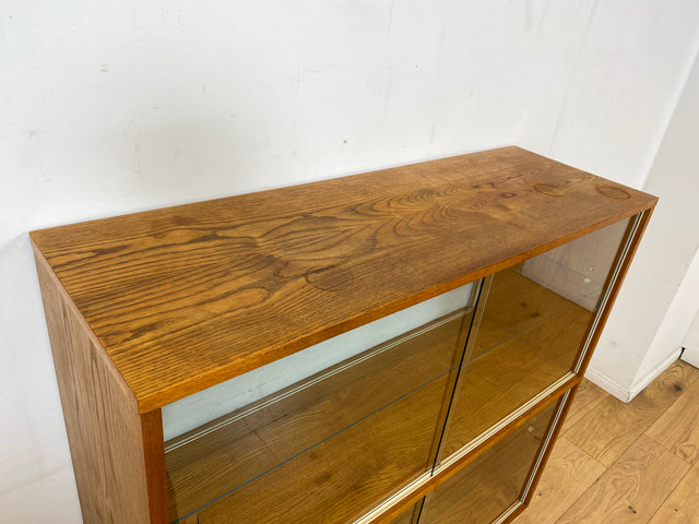 Stilvolle Mid-Century Vitrine in Eiche auf neuen Hairpin Füßen mit beidseitiger Verglasung & Glasböden I Raumtrenner Glasvitrine Display Geschirrschrank Highboard Vintage I