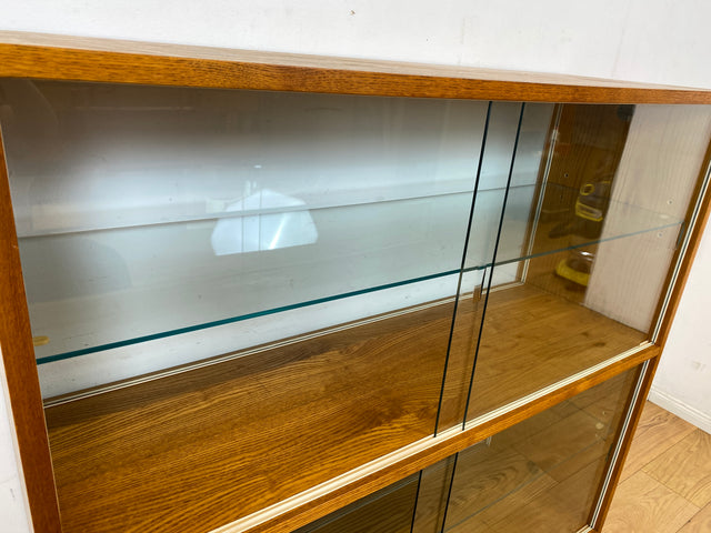 Stilvolle Mid-Century Vitrine in Eiche auf neuen Hairpin Füßen mit beidseitiger Verglasung & Glasböden I Raumtrenner Glasvitrine Display Geschirrschrank Highboard Vintage I