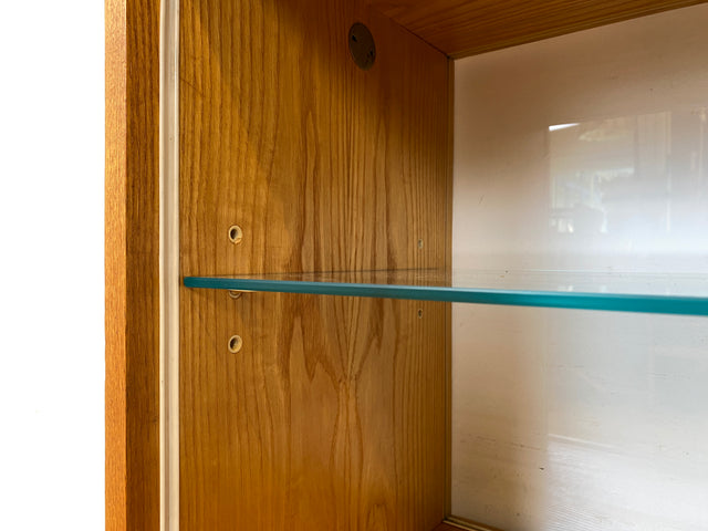 Stilvolle Mid-Century Vitrine in Eiche auf neuen Hairpin Füßen mit beidseitiger Verglasung & Glasböden I Raumtrenner Glasvitrine Display Geschirrschrank Highboard Vintage I