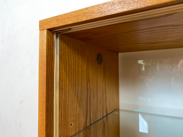 Stilvolle Mid-Century Vitrine in Eiche auf neuen Hairpin Füßen mit beidseitiger Verglasung & Glasböden I Raumtrenner Glasvitrine Display Geschirrschrank Highboard Vintage I