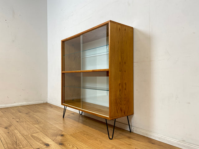 Stilvolle Mid-Century Vitrine in Eiche auf neuen Hairpin Füßen mit beidseitiger Verglasung & Glasböden I Raumtrenner Glasvitrine Display Geschirrschrank Highboard Vintage I
