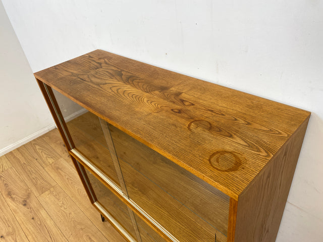 Stilvolle Mid-Century Vitrine in Eiche auf neuen Hairpin Füßen mit beidseitiger Verglasung & Glasböden I Raumtrenner Glasvitrine Display Geschirrschrank Highboard Vintage I