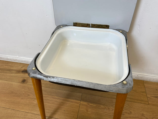 WMK I Praktischer Mid-Century Waschhocker mit klappbarem Sitz & herausnehmbarer Emaille Schüssel