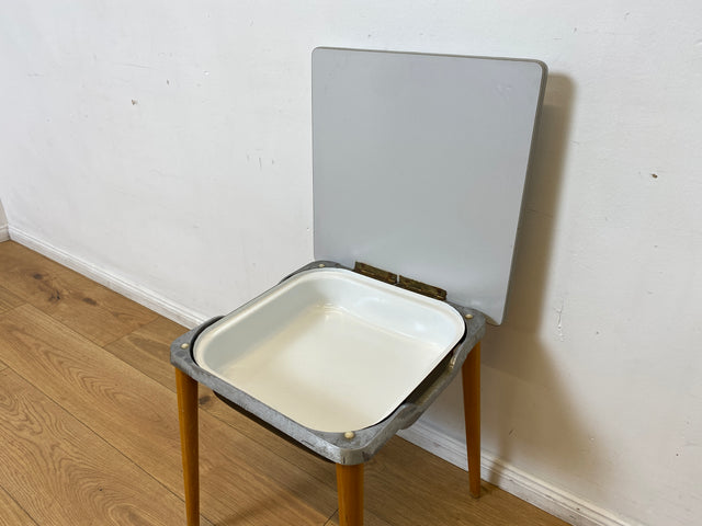 WMK I Praktischer Mid-Century Waschhocker mit klappbarem Sitz & herausnehmbarer Emaille Schüssel