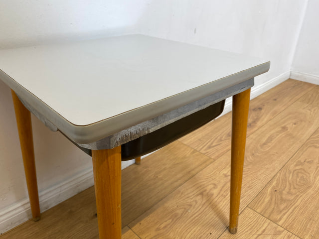 WMK I Praktischer Mid-Century Waschhocker mit klappbarem Sitz & herausnehmbarer Emaille Schüssel