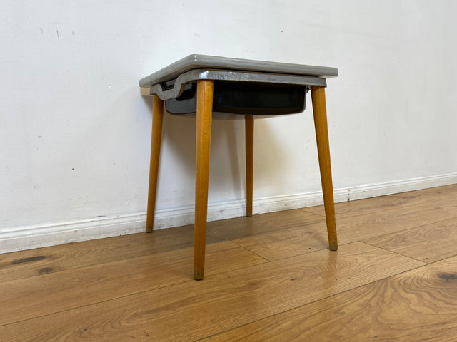 WMK I Praktischer Mid-Century Waschhocker mit klappbarem Sitz & herausnehmbarer Emaille Schüssel
