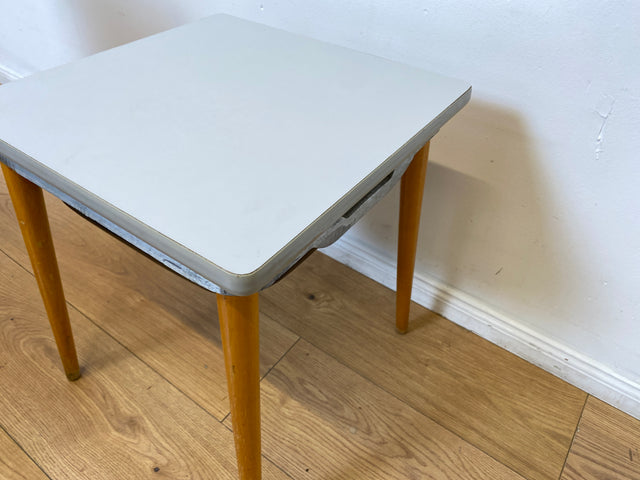 WMK I Praktischer Mid-Century Waschhocker mit klappbarem Sitz & herausnehmbarer Emaille Schüssel