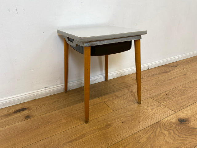 WMK I Praktischer Mid-Century Waschhocker mit klappbarem Sitz & herausnehmbarer Emaille Schüssel