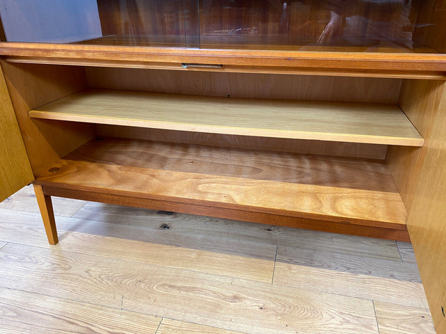 Schöner und gut erhaltener Mid-Century Wohnzimmerschrank mit Vitrine I Schrank Highboard Sideboard Anrichte Geschirrschrank Bücherschrank Büchervitrine Vintage 60er I