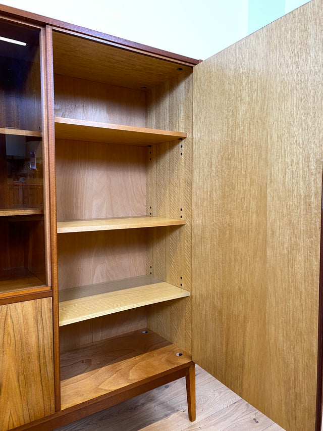 Schöner und gut erhaltener Mid-Century Wohnzimmerschrank mit Vitrine I Schrank Highboard Sideboard Anrichte Geschirrschrank Bücherschrank Büchervitrine Vintage 60er I