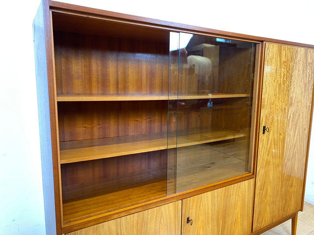 Schöner und gut erhaltener Mid-Century Wohnzimmerschrank mit Vitrine I Schrank Highboard Sideboard Anrichte Geschirrschrank Bücherschrank Büchervitrine Vintage 60er I