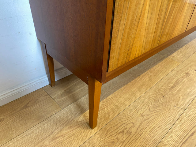 Schöner und gut erhaltener Mid-Century Wohnzimmerschrank mit Vitrine I Schrank Highboard Sideboard Anrichte Geschirrschrank Bücherschrank Büchervitrine Vintage 60er I