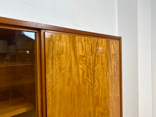 Schöner und gut erhaltener Mid-Century Wohnzimmerschrank mit Vitrine I Schrank Highboard Sideboard Anrichte Geschirrschrank Bücherschrank Büchervitrine Vintage 60er I