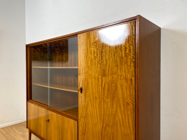 Schöner und gut erhaltener Mid-Century Wohnzimmerschrank mit Vitrine I Schrank Highboard Sideboard Anrichte Geschirrschrank Bücherschrank Büchervitrine Vintage 60er I