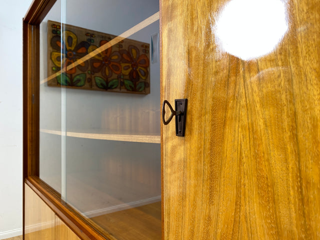 Schöner und gut erhaltener Mid-Century Wohnzimmerschrank mit Vitrine I Schrank Highboard Sideboard Anrichte Geschirrschrank Bücherschrank Büchervitrine Vintage 60er I