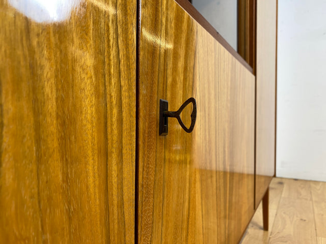 Schöner und gut erhaltener Mid-Century Wohnzimmerschrank mit Vitrine I Schrank Highboard Sideboard Anrichte Geschirrschrank Bücherschrank Büchervitrine Vintage 60er I