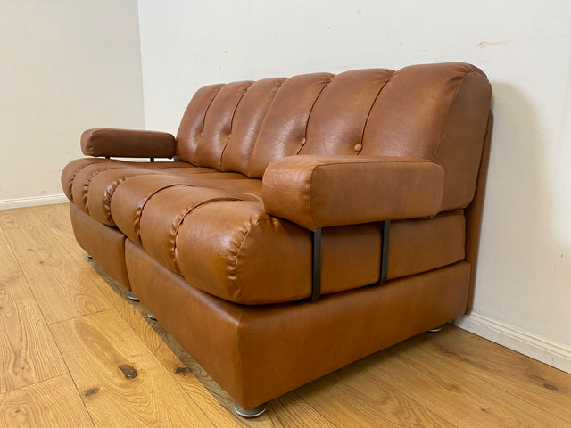 Formschönes und sehr gemütliches modulares 2er Sofa mit gestepptem Kunstleder Bezug I Couch Ledersofa Ledercouch 2-Sitzer Sessel Ledersessel Leder Vintage Retro 70er I