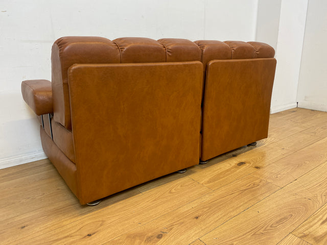 Formschönes und sehr gemütliches modulares 2er Sofa mit gestepptem Kunstleder Bezug I Couch Ledersofa Ledercouch 2-Sitzer Sessel Ledersessel Leder Vintage Retro 70er I