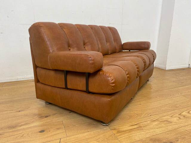Formschönes und sehr gemütliches modulares 2er Sofa mit gestepptem Kunstleder Bezug I Couch Ledersofa Ledercouch 2-Sitzer Sessel Ledersessel Leder Vintage Retro 70er I