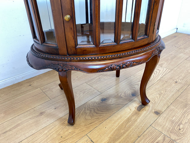 Edle ovale französische Vintage Vitrine im Stile des Barock mit abnehmbarem Serviertablett, handverziert I Beistelltisch Kommode Servierwagen Ablage Nachttisch Rokoko I