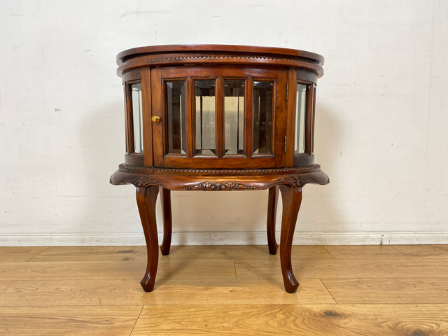 Edle ovale französische Vintage Vitrine im Stile des Barock mit abnehmbarem Serviertablett, handverziert I Beistelltisch Kommode Servierwagen Ablage Nachttisch Rokoko I