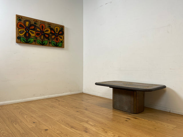Großartiger postmoderner Couchtisch in zeitlosem Design mit Schieferplatte und Naturstein Intarsien